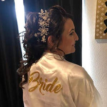 Load image into Gallery viewer, Vlazom Bride Bridesmaid Robes Satin Bridal Party Robe Dressing Gwons, Morning of Wedding Day Robes, Glitter Bridesmaid Kimono Bathrobe White for Bride M(UK 8-10)