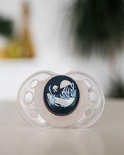 Load image into Gallery viewer, Tommee Tippee Night Time Glow in the Dark Soothers, Symmetrical Orthodontic Design, BPA-Free Silicone, 18-36m, Pack of 6 Dummies