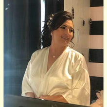 Load image into Gallery viewer, Vlazom Bride Bridesmaid Robes Satin Bridal Party Robe Dressing Gwons, Morning of Wedding Day Robes, Glitter Bridesmaid Kimono Bathrobe White for Bride M(UK 8-10)