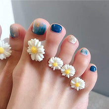 Load image into Gallery viewer, Toe Separators, Silicone Daisy Flower Toe Spacers Toe Stretchers for Nail Polish Nail Art Pedicure Tools, Silicone Spacers Dividers for Nail Polish Nail Art DIY Pedicure Tool 8 pcs (White)