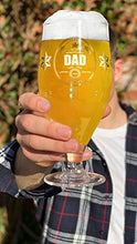 Load image into Gallery viewer, Dad Gifts - World's Finest Dad Beer Glass (1 Pint / 580ml) Dad Birthday Gifts for Dad Christmas Gifts for Dad Presents for Dad Fathers Day