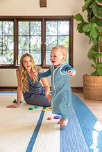 Load image into Gallery viewer, Ergobaby Baby Sleeping Bag 18-36 Month with Feet and Car Seat Belt Slot, On The Move - Hugs and Kisses, 0.5 TOG