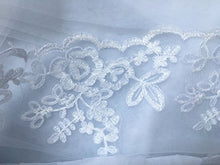 Load image into Gallery viewer, Single Layer Wedding Veil Lianshi Bridal Veil Lace Embroidery Bride Supplies 3m (Off White)