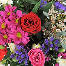 Load image into Gallery viewer, Homeland Florists Superb Mixed Fresh Flower Bouquet Delivered with a Single Large Naomi Velvet Rose at its Heart, Large, Red