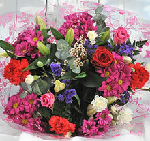 Load image into Gallery viewer, Homeland Florists Superb Mixed Fresh Flower Bouquet Delivered with a Single Large Naomi Velvet Rose at its Heart, Large, Red