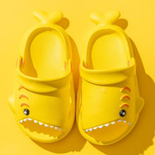 Load image into Gallery viewer, Summer Kids Slippers Cute Shark Slippers Bathroom Non-slip Outdoor Boys and Girls Beach Shoes Cool Flat Soft Fish Mouth Sandals