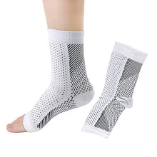 Load image into Gallery viewer, Dr Sock Soothers Heelsium Instant Pain Relief Socks (3 Pairs) for Plantar Fasciitis Achilles Ankle, Anti Fatigue Compression Foot Sleeves with Arch Support for Men and Women (S/M, White)

