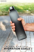Load image into Gallery viewer, MAMEIDO 1l Water Bottle Carbon Grey - Motivational Time Markings, Non-Toxic BPA free, Leak-Proof, Tritan Co-Polyester Plastic, 1 litre water bottle, Sports Bottle
